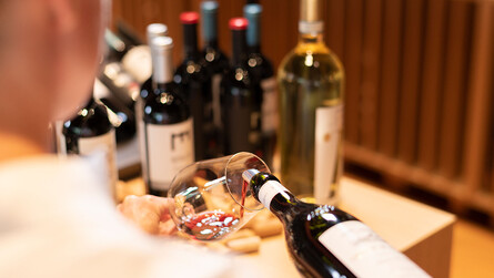 Wein eingissen Rugen Gnuss-Wält